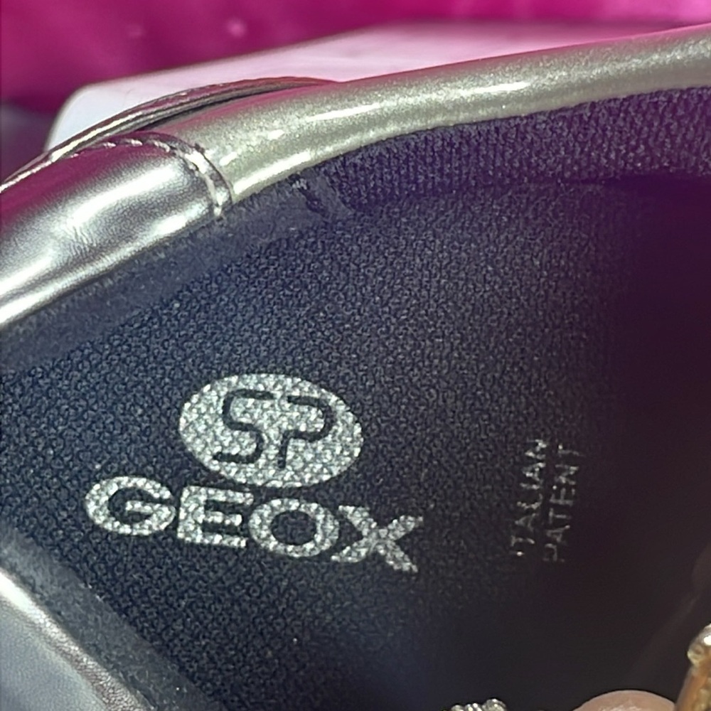(A2) Geox Patent Velvet Lace
Women's Silver Fashion Comfort Sneakers Size 9 - Picture 9 of 11